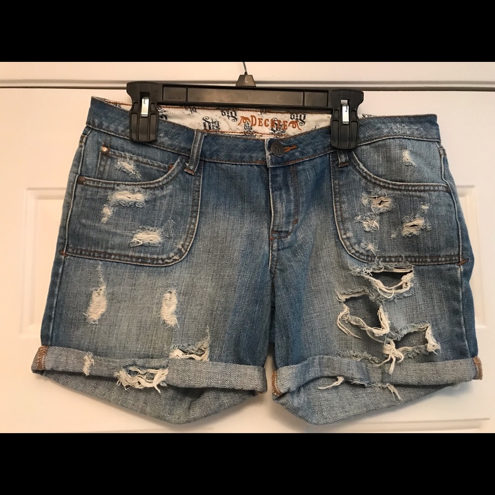 Distressed jean shorts!